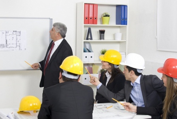 Huấn luyện an toàn trong quá trình vận chuyển vật liệu - Cà phê học thuật